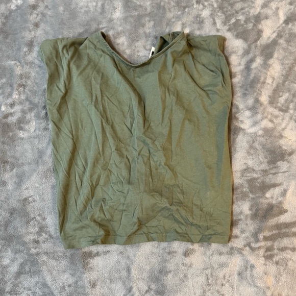 Wilfred Olive Tie-Front Crop Top
#1240 - Picture 5 of 5